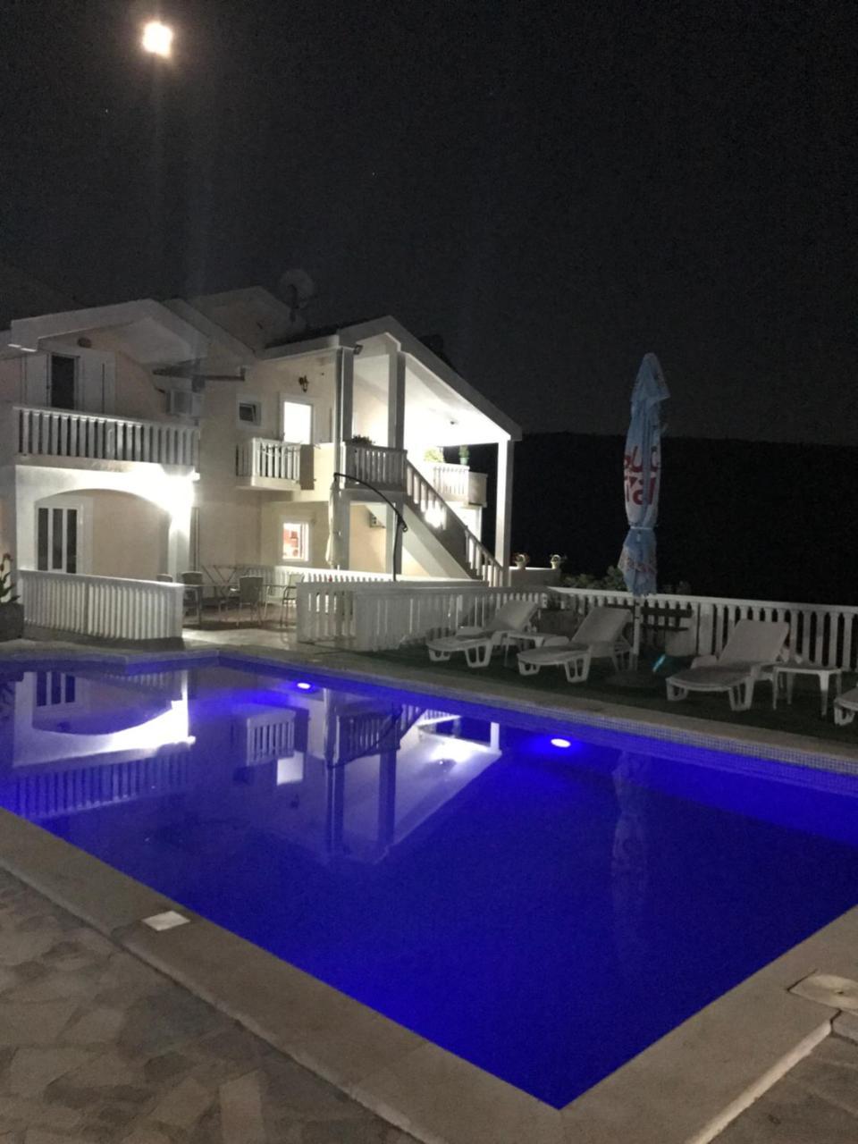 Apartments Vila Lazarevic Tivat Extérieur photo